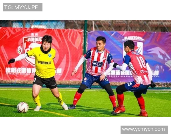 百姓眼中的足球明星形象与实力评析探讨